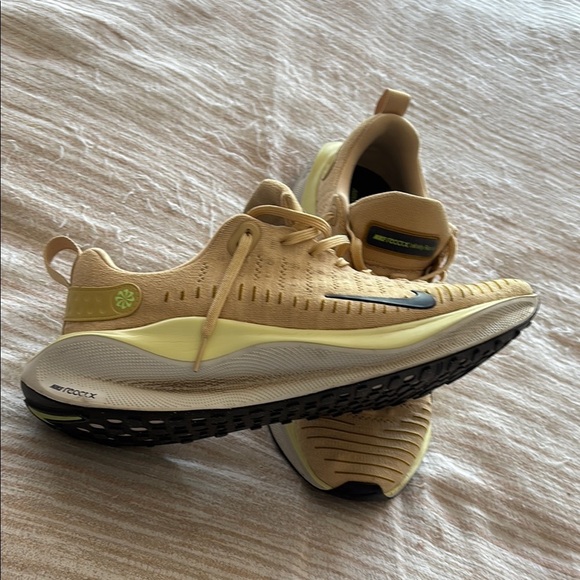 Nike react Infinity Run 4 Flyknit Beige Sneakers 10.5- EUC - Picture 3 of 4